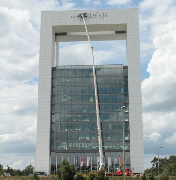 4 CDEEC76 8 DBB 4 C97 B5 CF C7514 AD11912